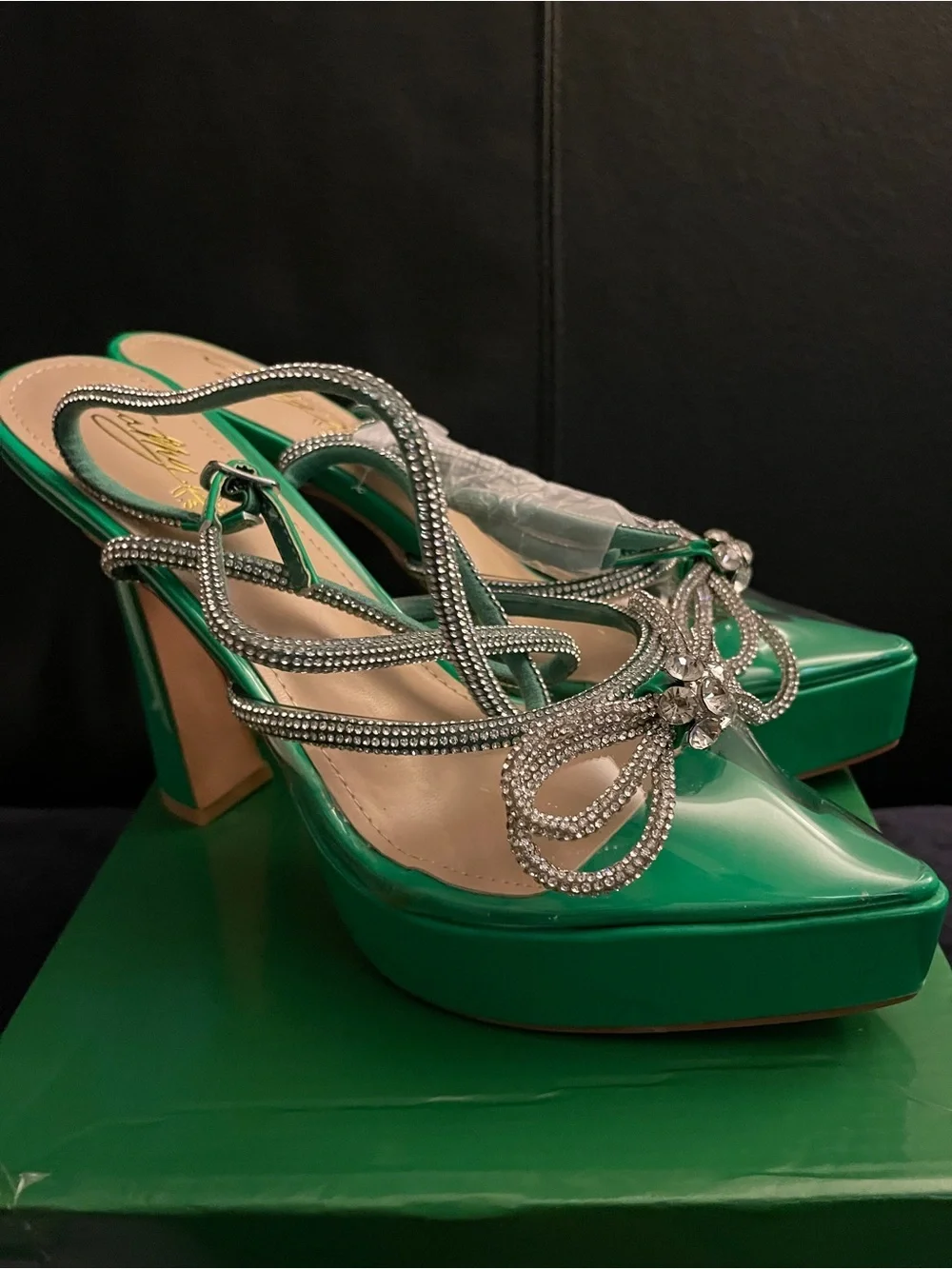 Cathy Din DDK Shauna Crystal Bow Patent Women's Platform Heels Sz 8.5